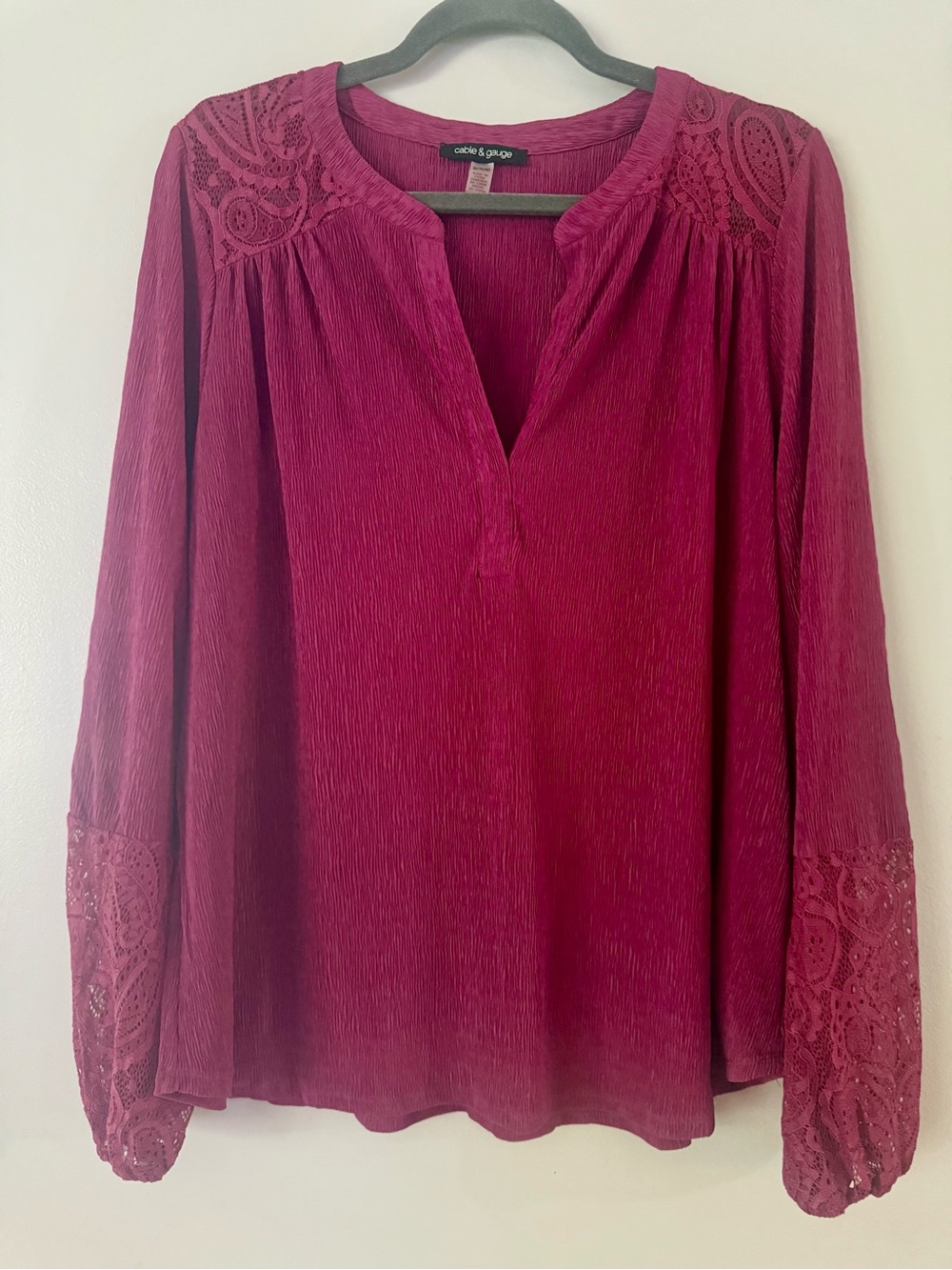 CABLE & GAUGE Burgundy Plissé Lace Long Sleeve Blouse Top M Medium Boho Split V